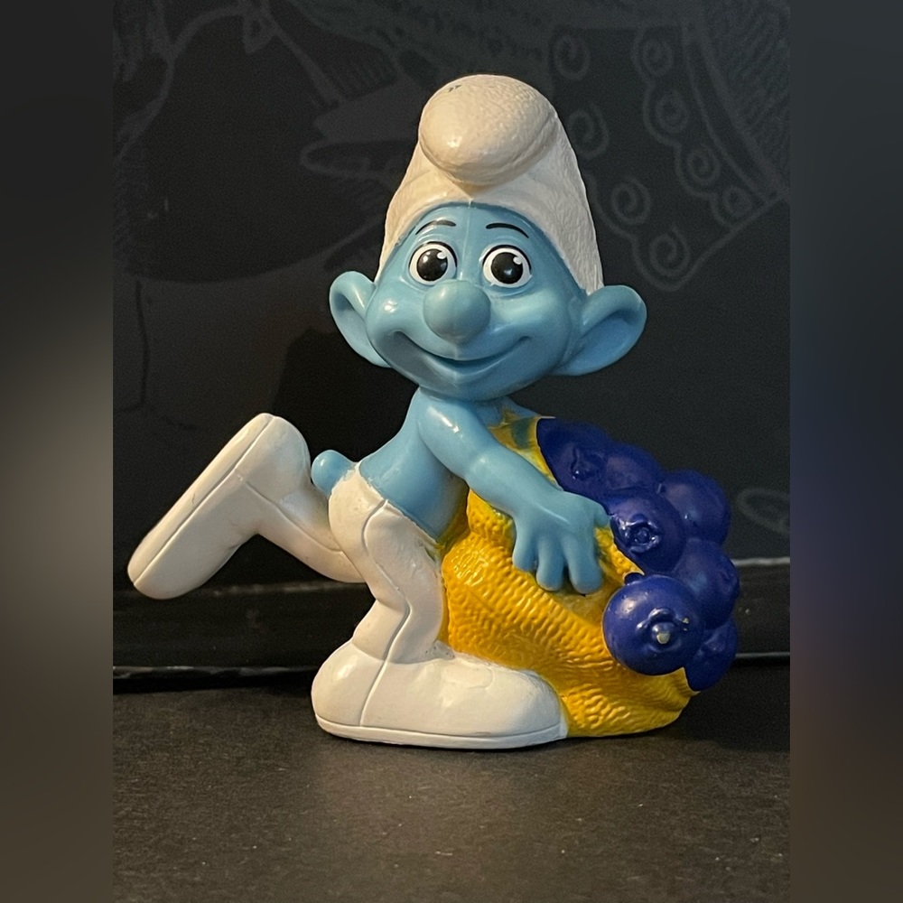 2011 McDonalds The Smurfs Greedy Smurf Figure